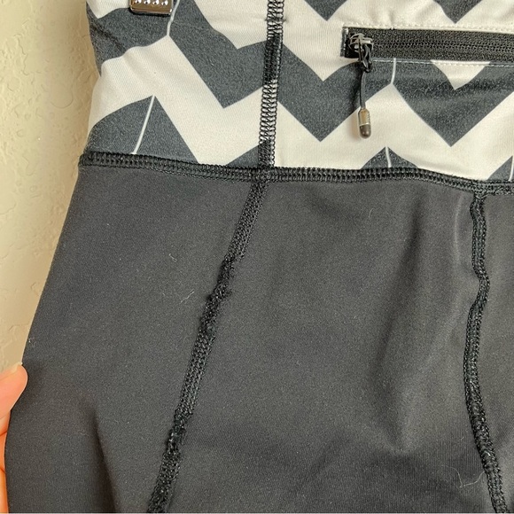 Lululemon Run For Your Life Crop Leggings Chevron - Picture 12 of 15